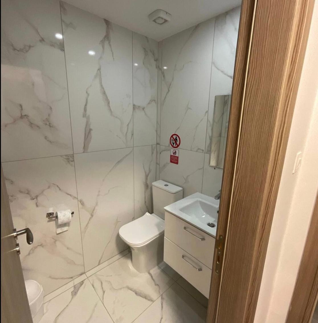 Le Voyageur Apartamento Larnaca Exterior foto